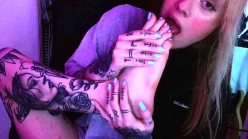 Sexy leggy brunette enjoys foot fetish