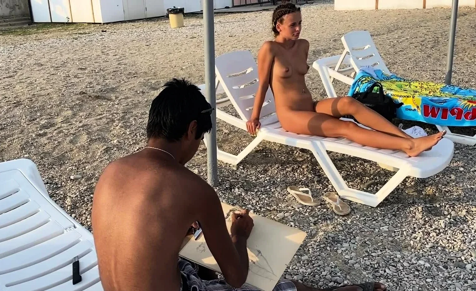 Amateur hottie fucked outdoor in public