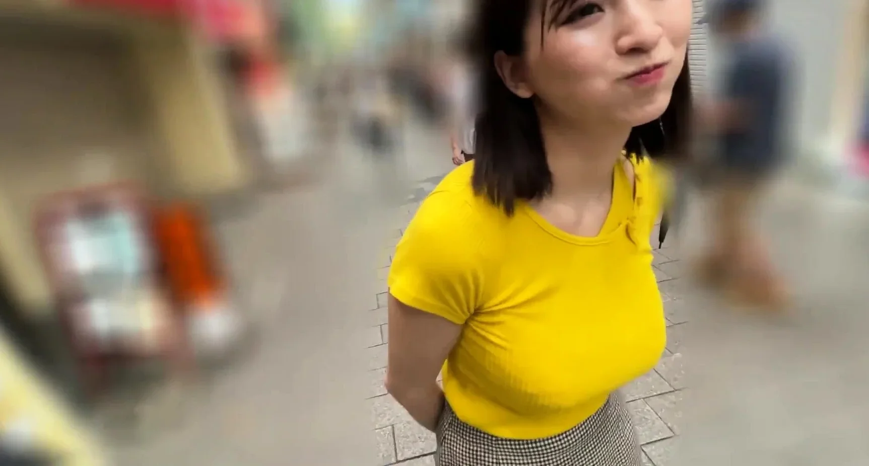 A Walk With A Beautiful Amateur Girl With A Remote Control