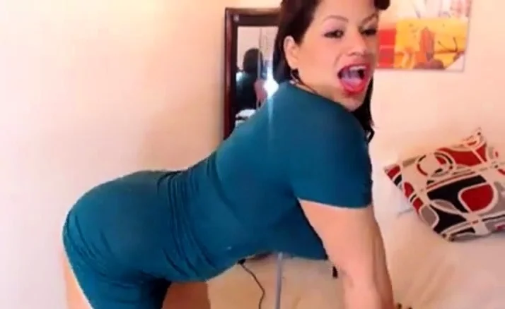 hot latin milf know how to move the booty damn