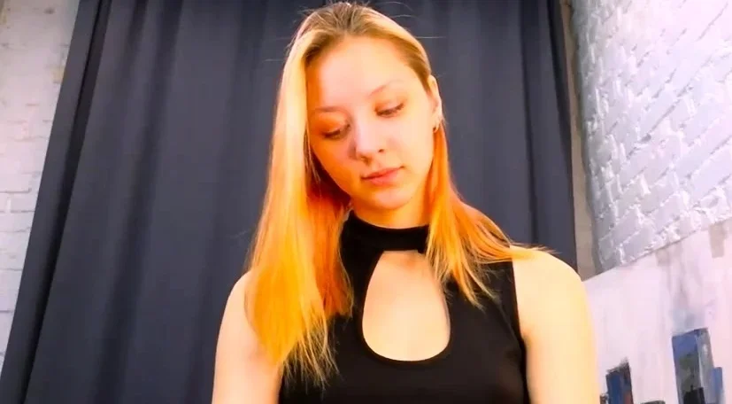 Amateur Webcam Teen Masturbates And Teases