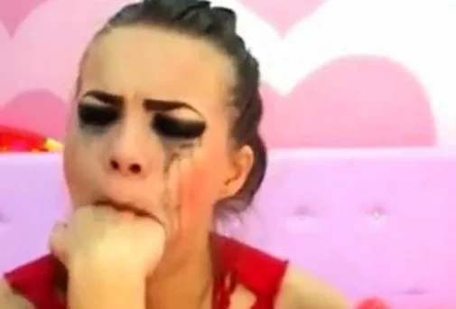 Cam girl face fucks and gags her self hard
