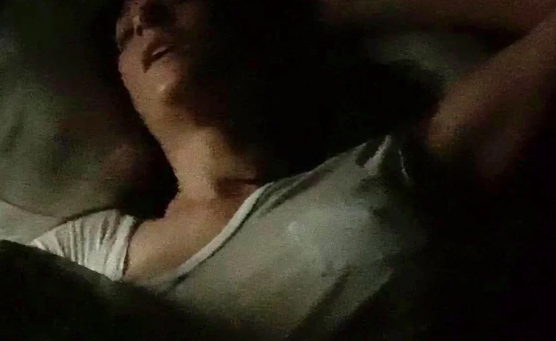 Close up MILF masturbation