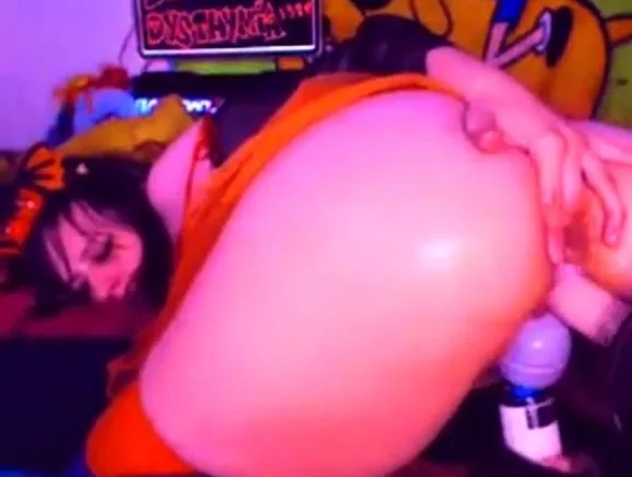 machine fucking cream out of her pussy, hitachi too
