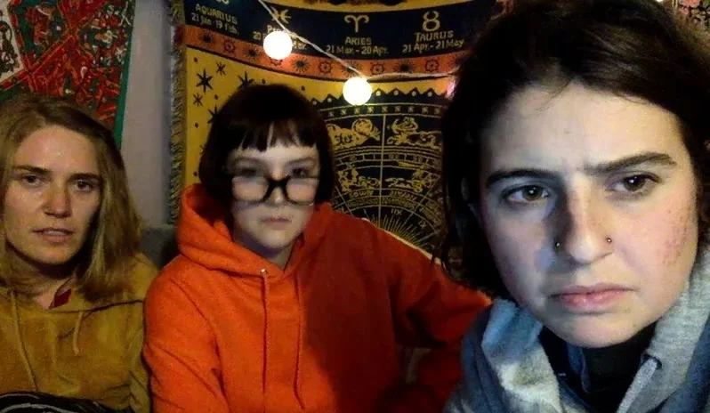 Teen real college amateur threesome