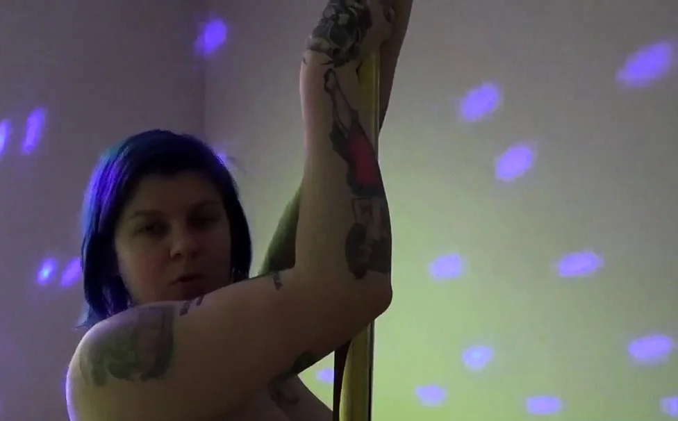 HAIRY CHUBBY TATTOOED CUTIE TEASES YOU ON THE STRIP POLE