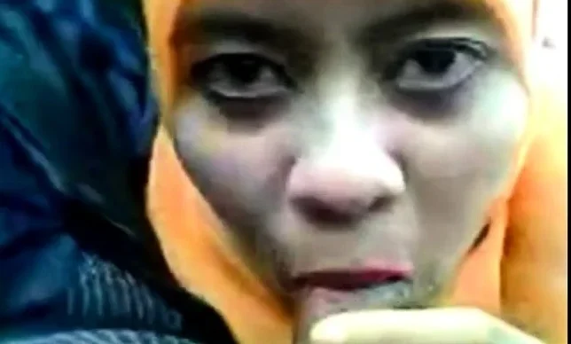 Cikgu bertudung blowjob