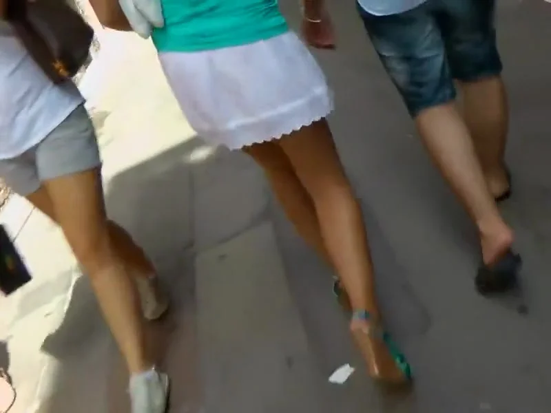 Tourist beauty got a hot ass