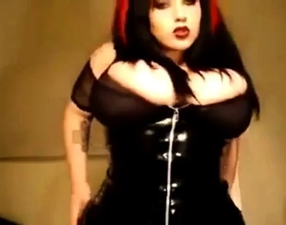 Big-Breasted Gothic BBW on Webcam