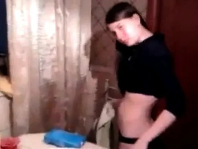 Troiette giocano con il ghiaccio