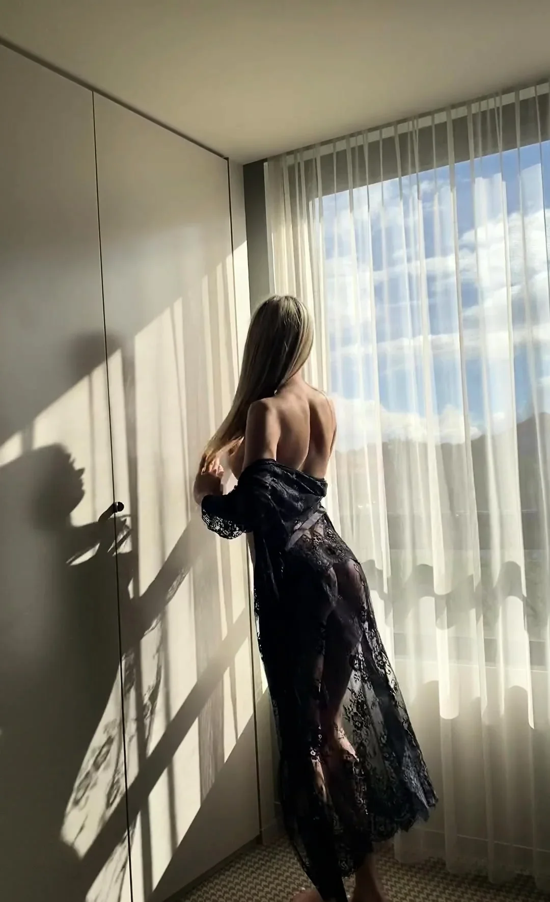 amateur blonde solo webcam