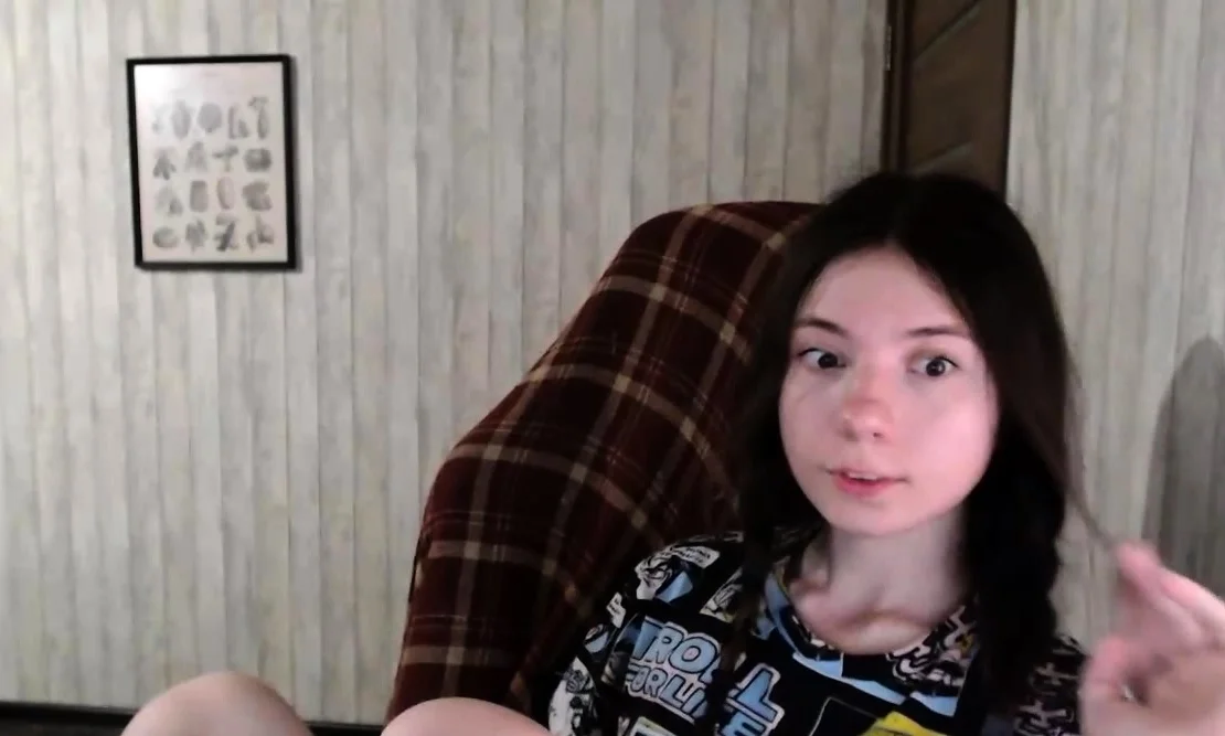 Sexy Amateur 18 Year Old Teen Fingering On Webcam