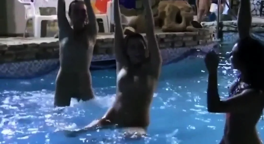 Naked Women Wet and Wild (xednorton)
