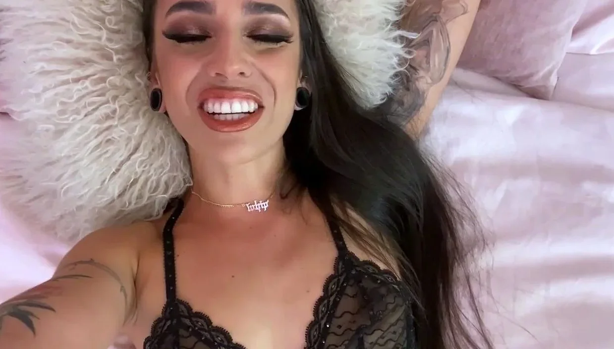 Brunette Solo Webcam Masturbation