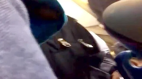 Arrimon y cum en el brazo a joven dormilona