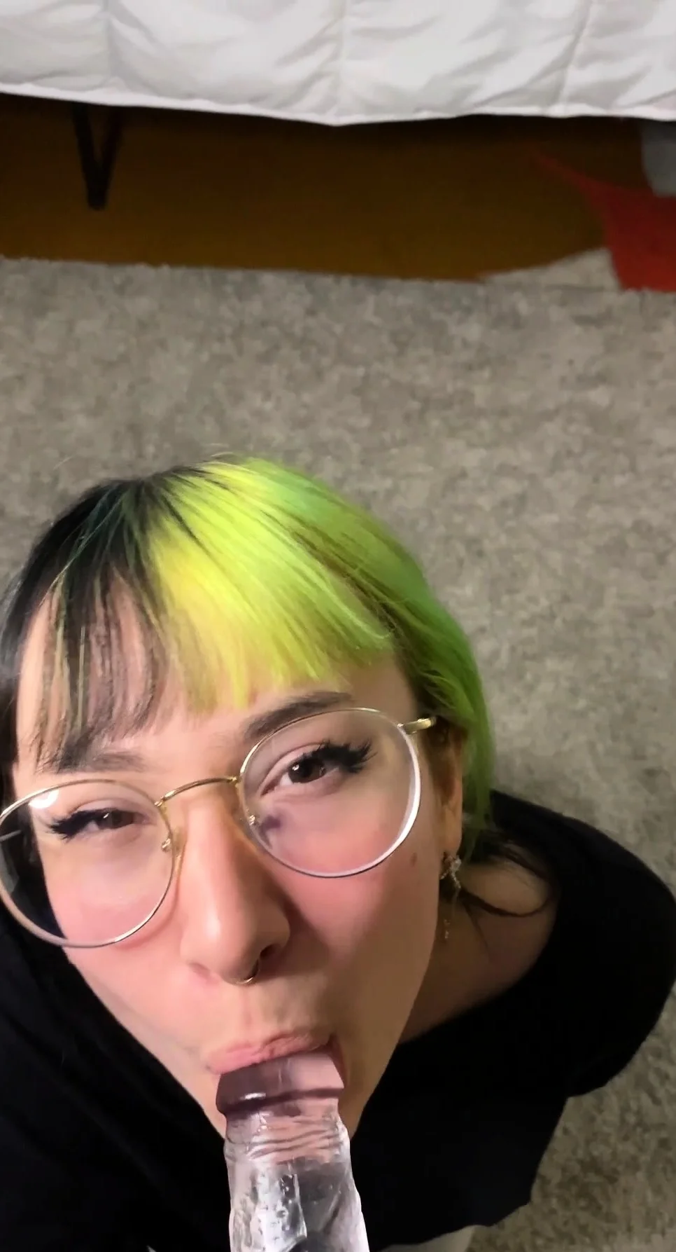 Cute amateur webcam teen girl toying pussy on webcam