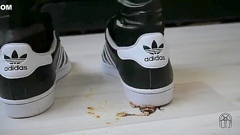 Helga li crush adidas Superstar