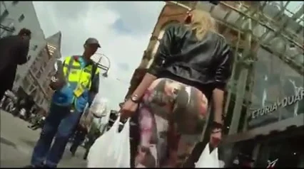 Candid sexy girl with nice ass in leggings