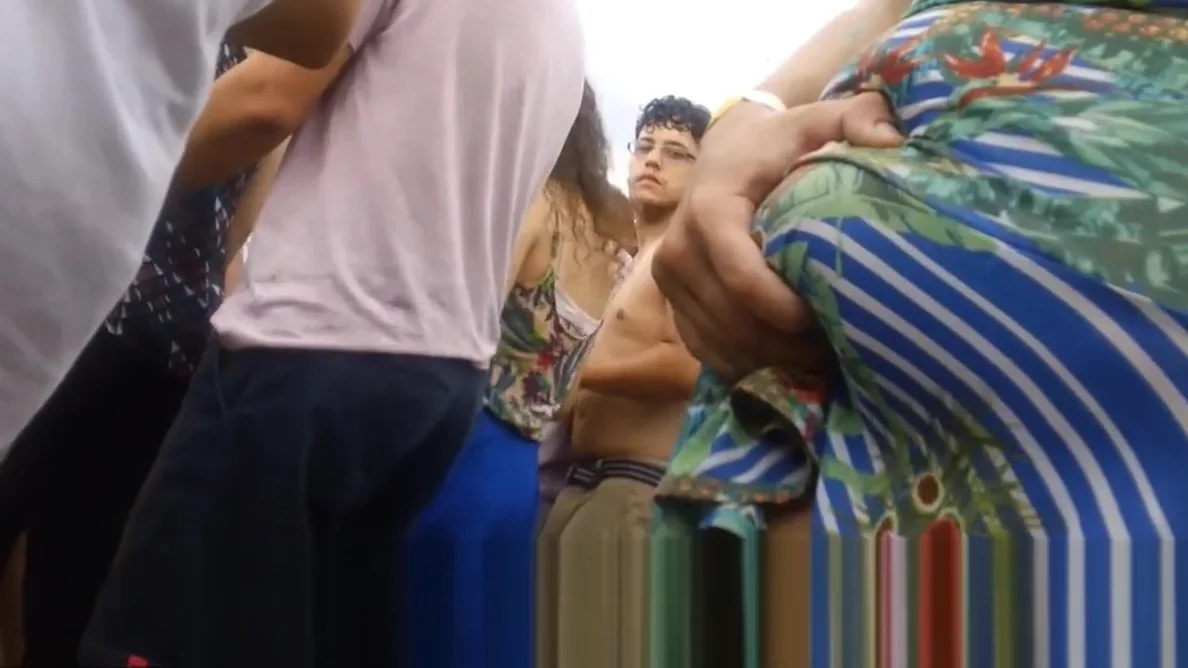 Sarrando de Vestidinho Verde com Upskirt