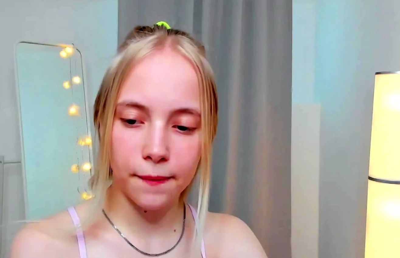 Blonde Teen Solo Masturbation