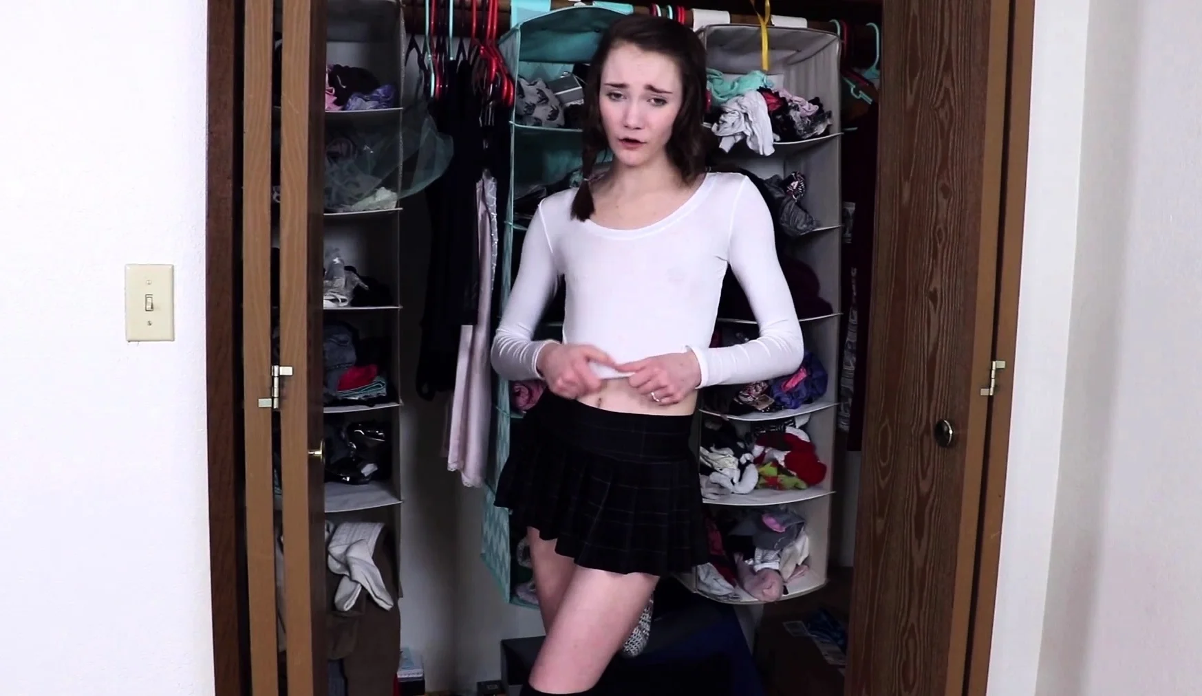 Hot amateur webcam teen masturbates for their fans