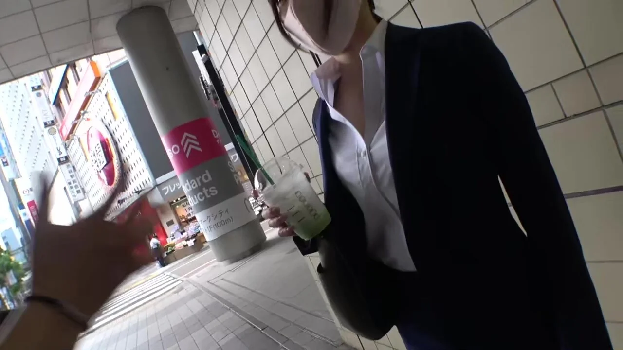 0001737_スレンダーの日本人の女性が大量潮吹きする素人ナンパのセクース