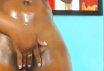 Sexy black girl showing herself on the cam