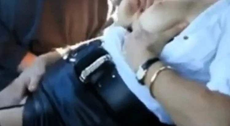 elle se montre dans sa voiture
