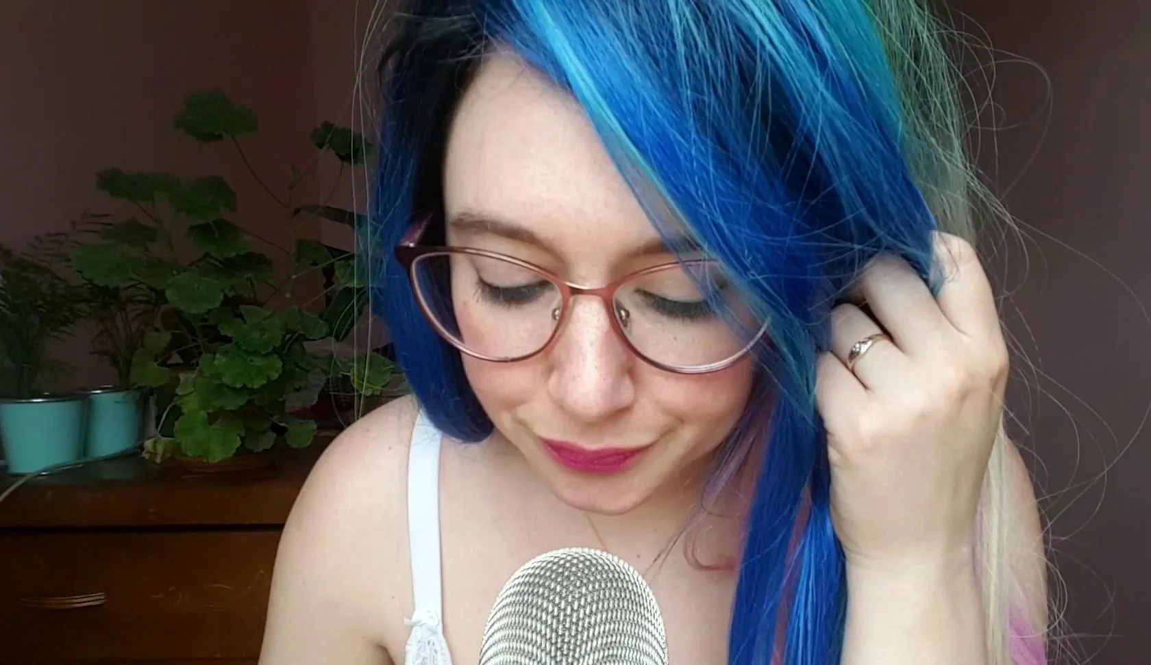 Amateur Webcam Teen Masturbates And Teases