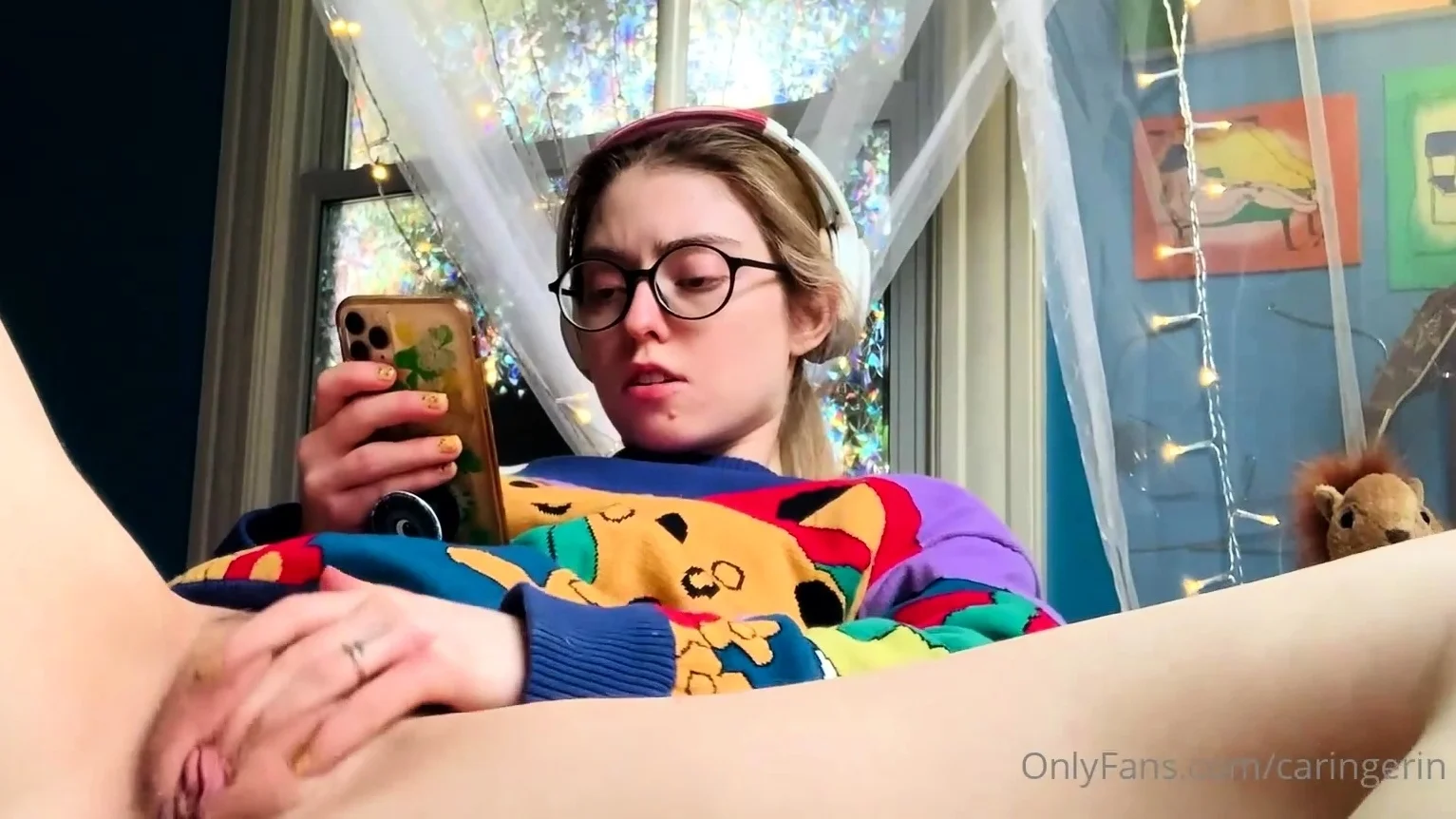 Blonde teen in solo action with her pussy
