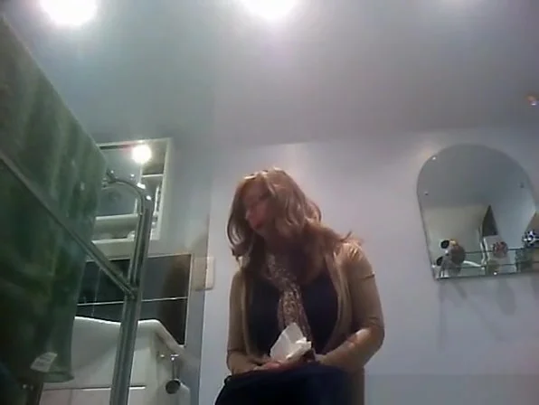 Classy lady pisses