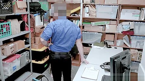 LP Officer screwing Pepper Harts pussy on top