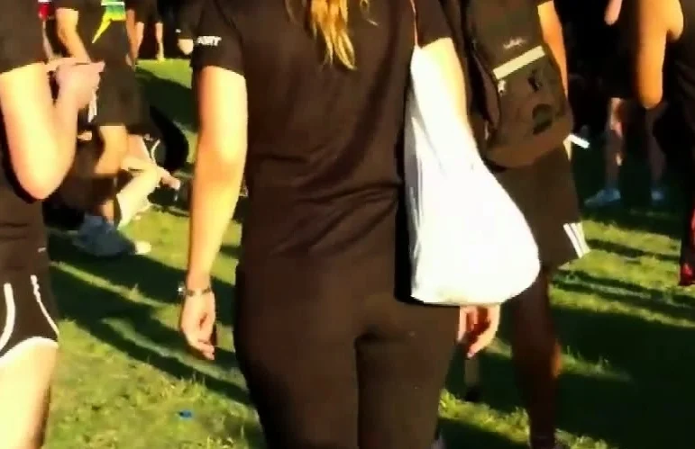 big ass blonde in leggings at concert