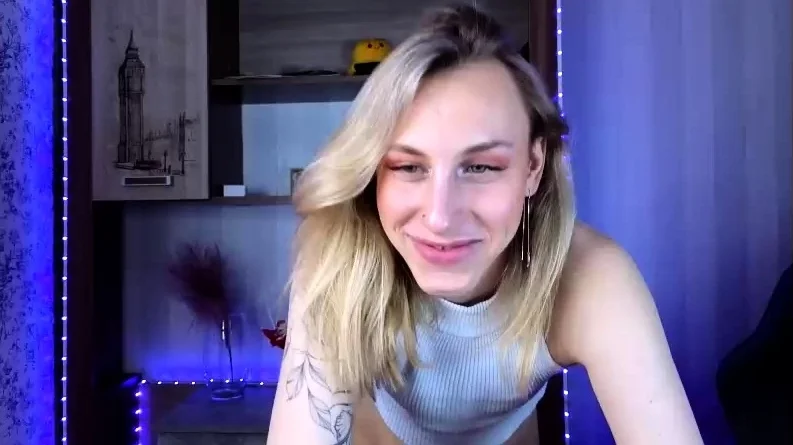 Hot amateur webcam teen masturbates for their fans