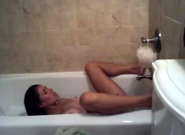 Sexy Slut Gets Off In The Bathtub