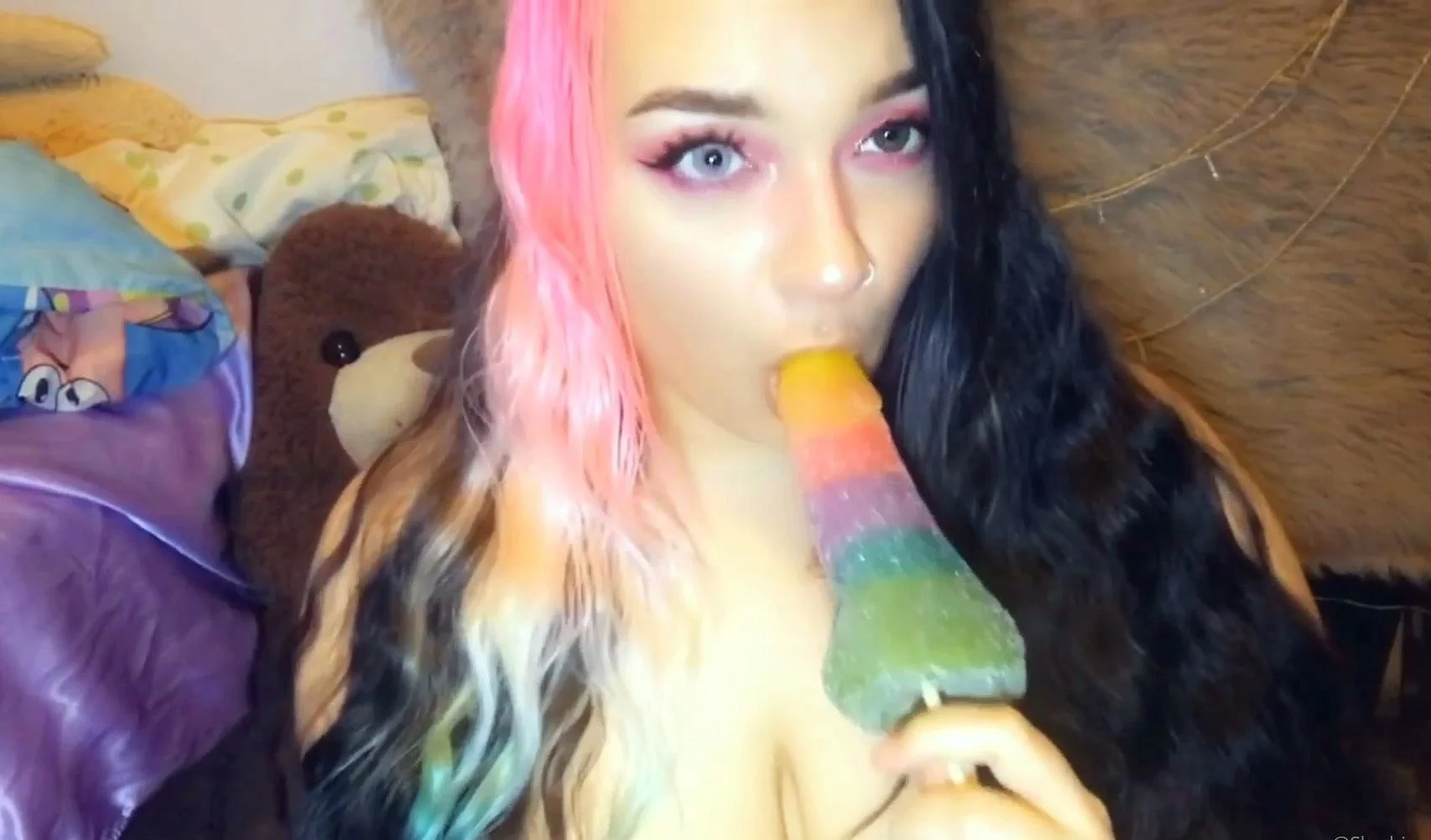 Amateur brunette ariana marie solo toying