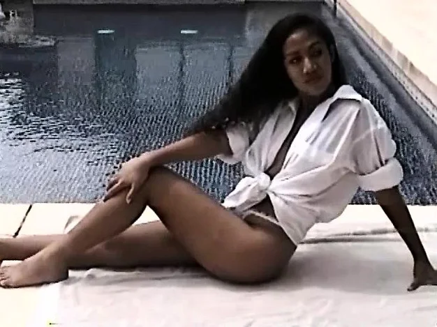 Noy is giving views of her hot ass and titties outside by the pool