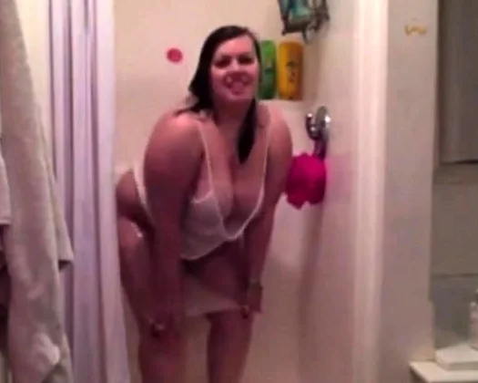 Sexy BBW Stripping in the shower - CassianoBR