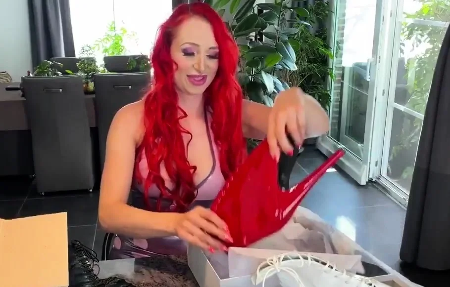 Pregnant Redhead Webcam Masturbation