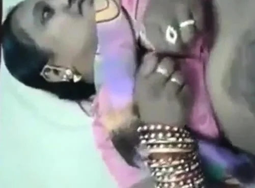 Aunty showing