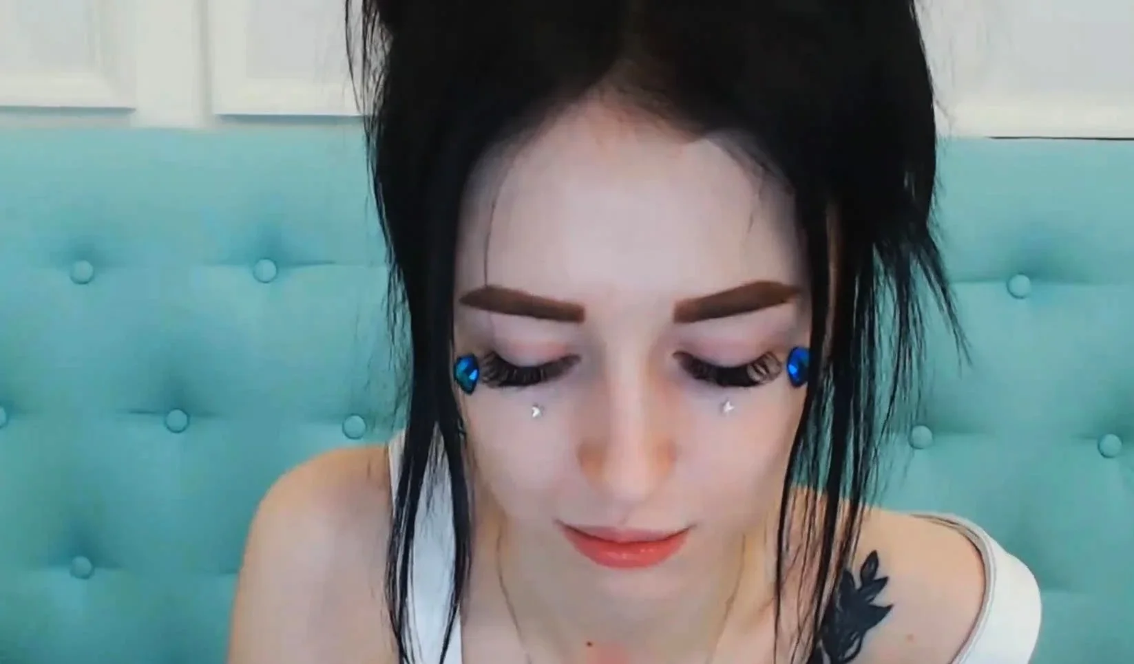 Cute Brunette Makes Her Pussy Wet