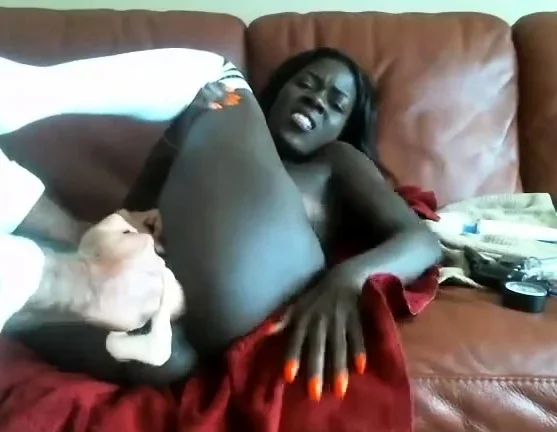 black girl playing with her clit