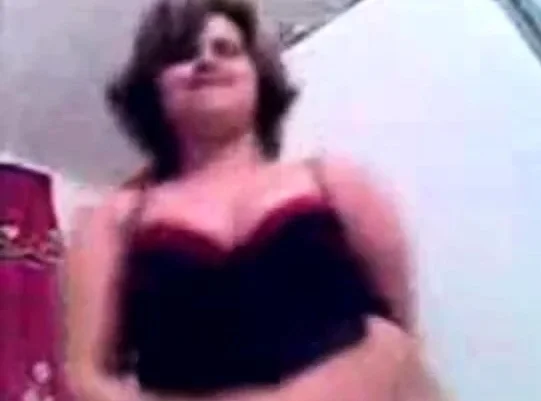 Arabian Milf on cam show her amazing body