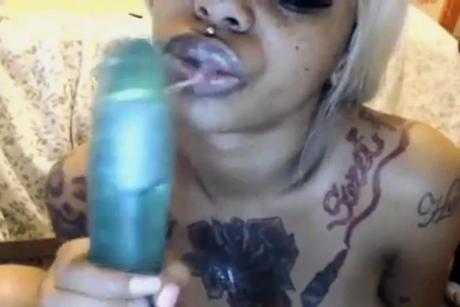 Huge Black Ass Twerking her Bubble