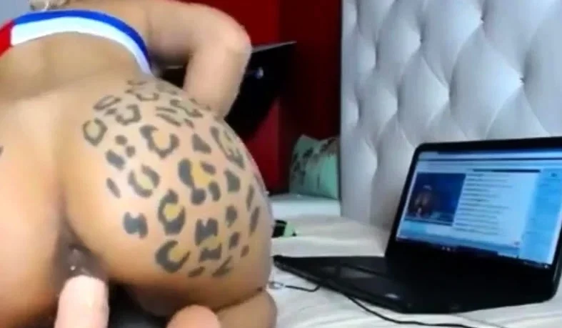 Octopussy VS Jaguar Butt