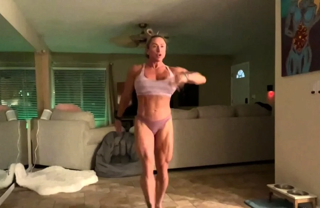 Hot amateur MILF masturbates close up for her cam show fans