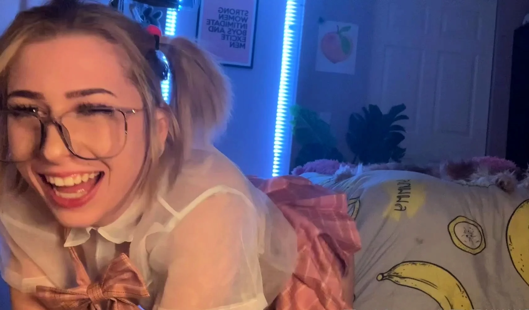 Amateur Blonde Teen Plays Solo with Toy Webcam Porn