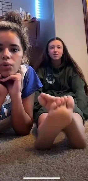 Retro lesbian foot fetish