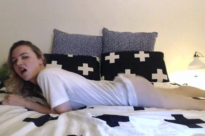 Amateur Webcam Teen Masturbates And Teases