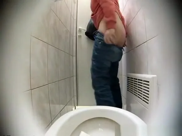 Woman pees and cleans pussy